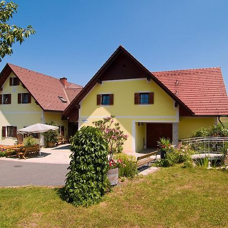 לינה וארוחת בוקר Ratsch an der Weinstraße Weingut Schwarzl מראה חיצוני תמונה