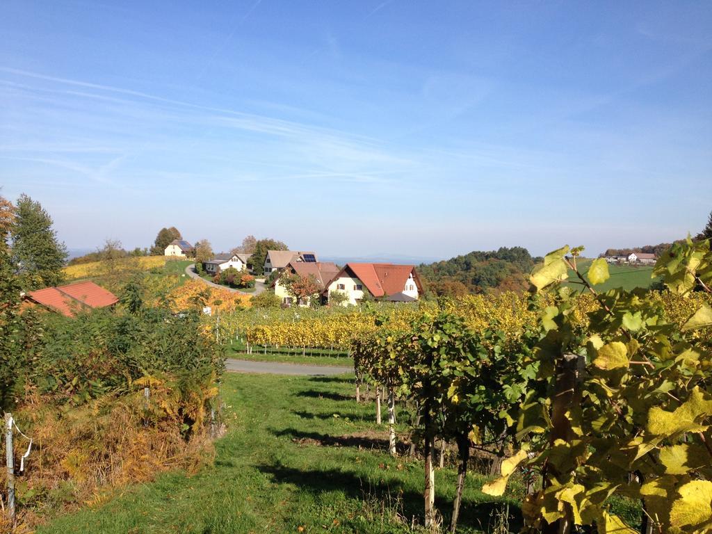 לינה וארוחת בוקר Ratsch an der Weinstraße Weingut Schwarzl מראה חיצוני תמונה