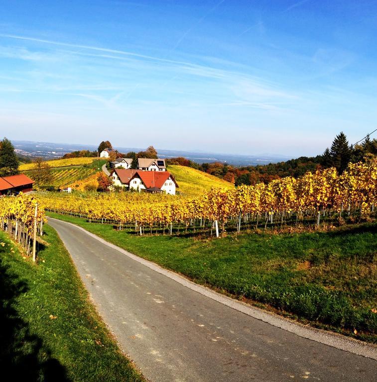 לינה וארוחת בוקר Ratsch an der Weinstraße Weingut Schwarzl מראה חיצוני תמונה