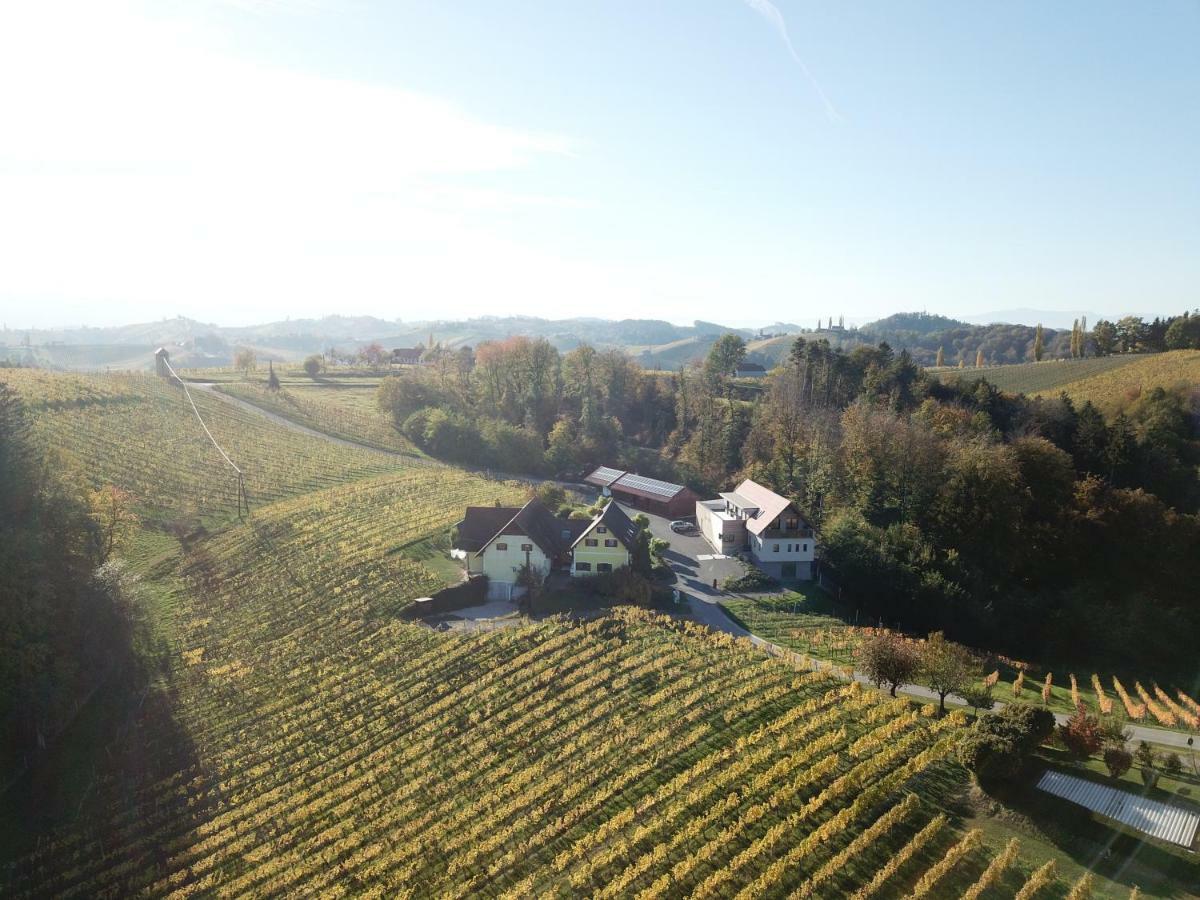 לינה וארוחת בוקר Ratsch an der Weinstraße Weingut Schwarzl מראה חיצוני תמונה
